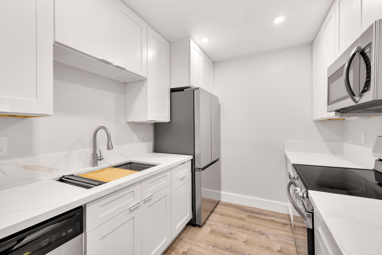 Fully Renovated 2-Bedroom Condo – photo 2