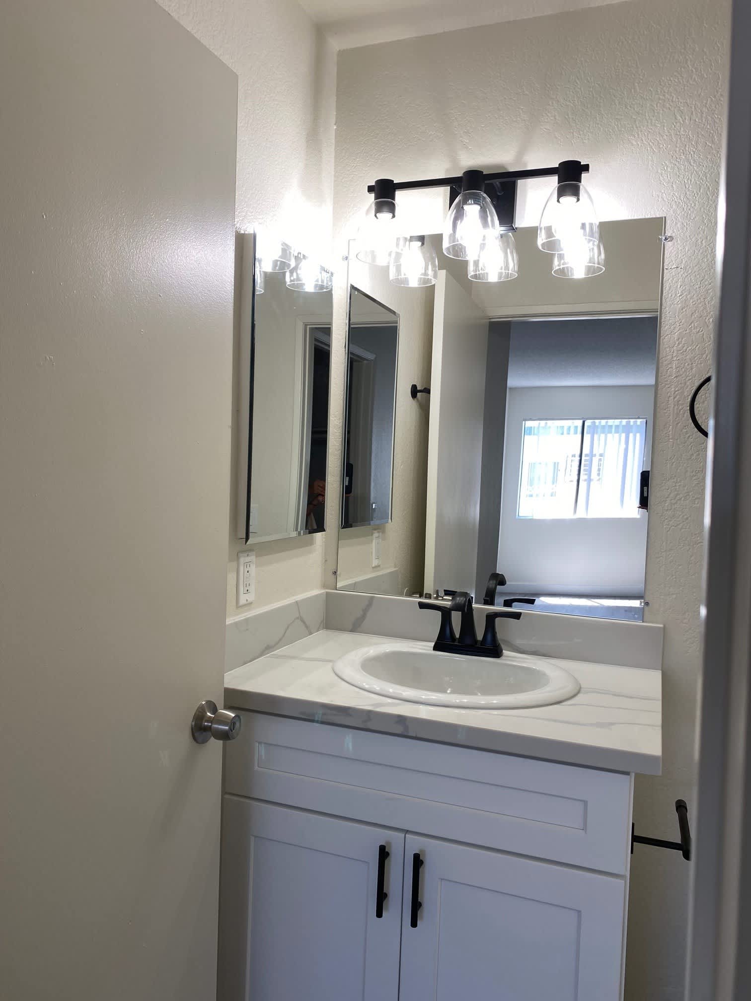 7636 Fulton Ave – photo 5