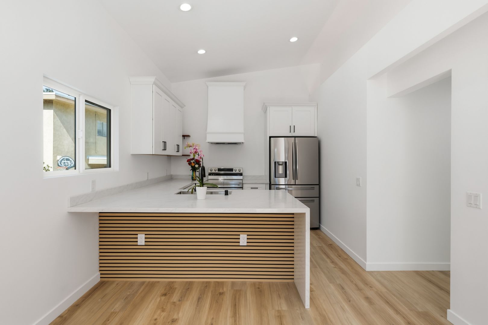 Stunning New Construction In Mission Hills 2Br 2Ba Going Quick 4 Weeks Of Free Rent Free Application Fee S – photo 3