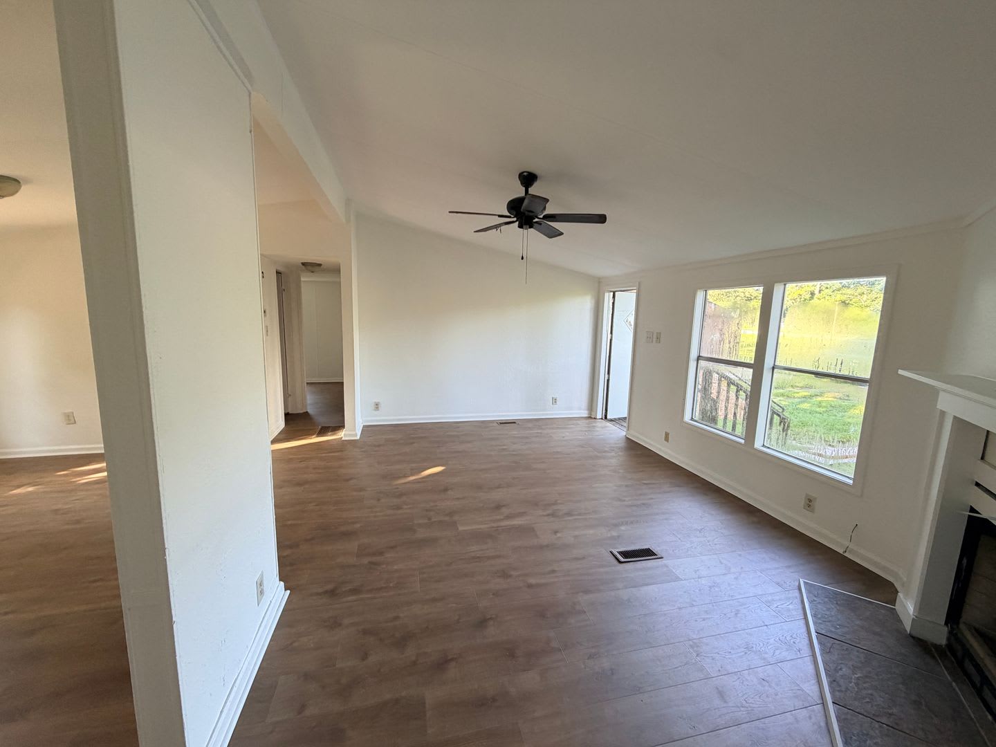 Updated 3-Bedroom Mobile Home with Modern Finishes in Valdosta – photo 2