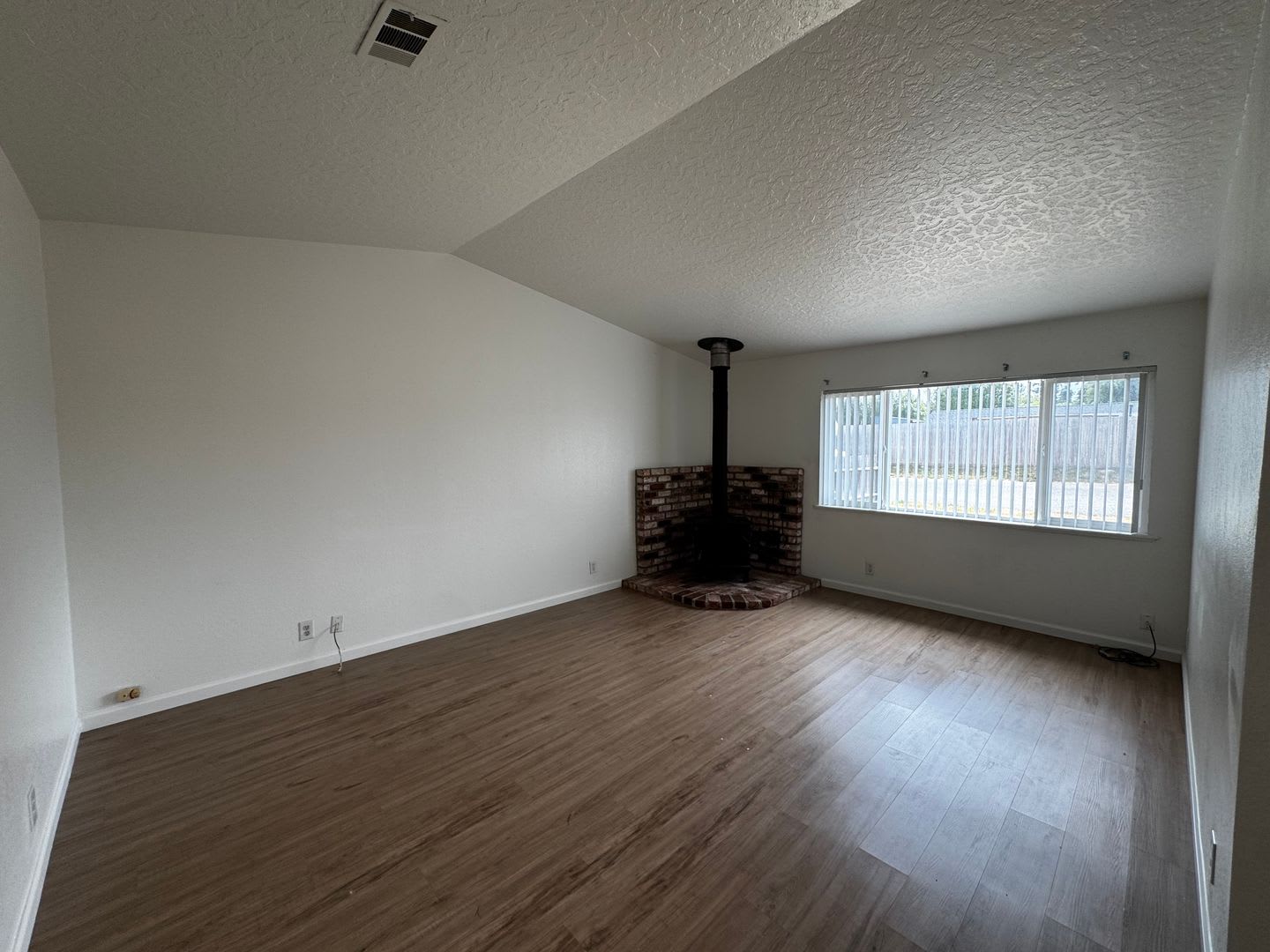 Remodeled- Beautiful 3bd/2ba Home – photo 3