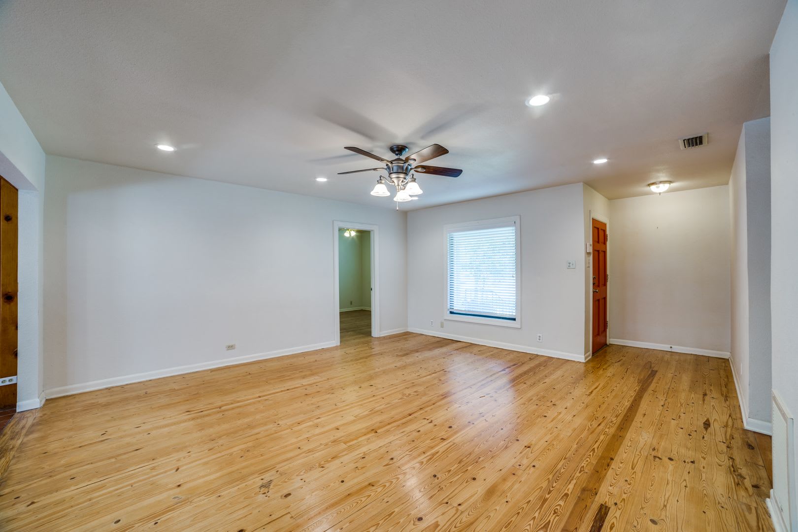 Charming 3 Bedroom in Alamo Heights – photo 4