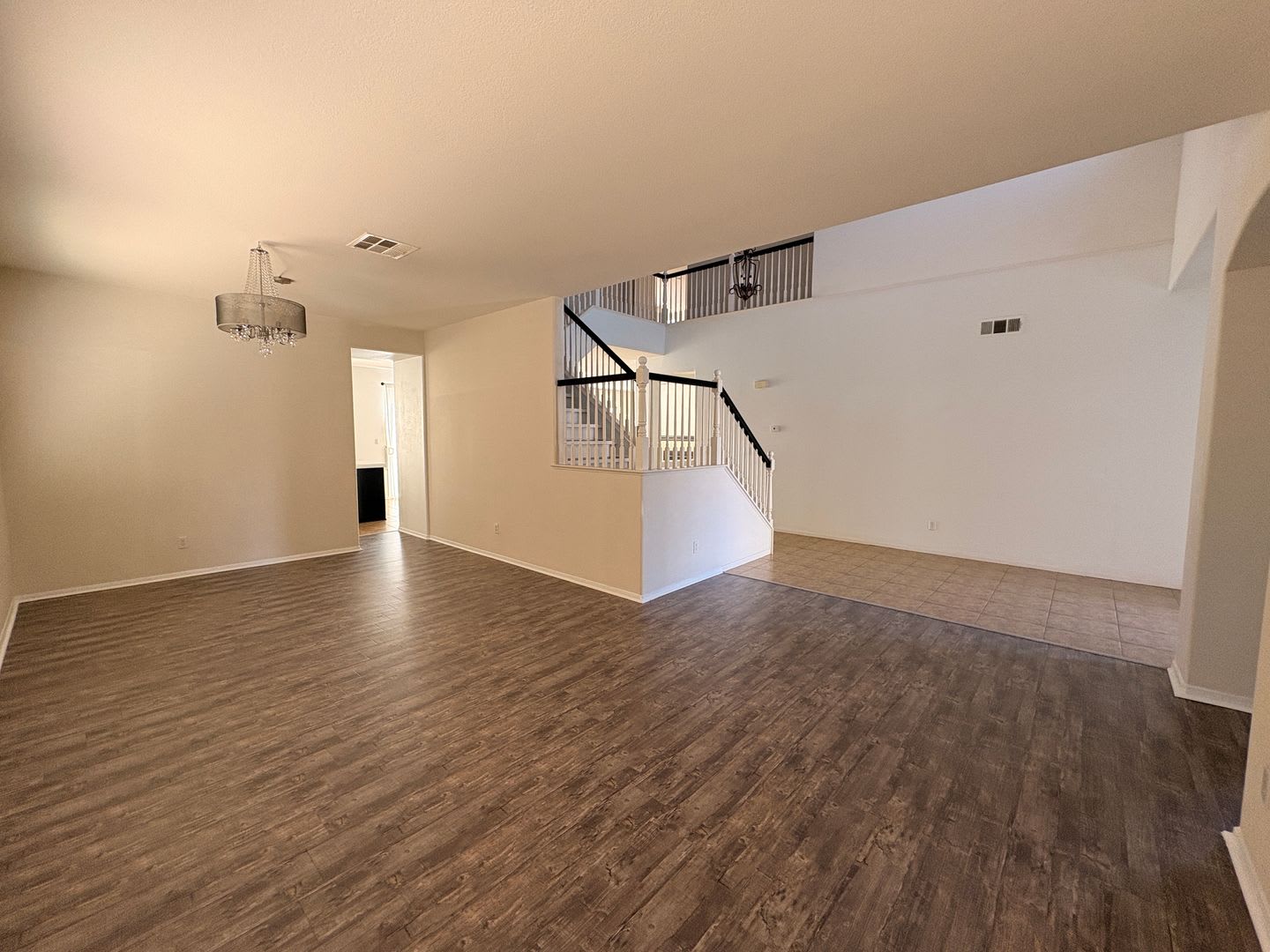 Eastvale Great Neighborhood 4 2 5 Executive Home Quiet Neighborhood Available Now Only 2 Car Garage Spaces 2 Driveway Spaces Street Parking Available – photo 5