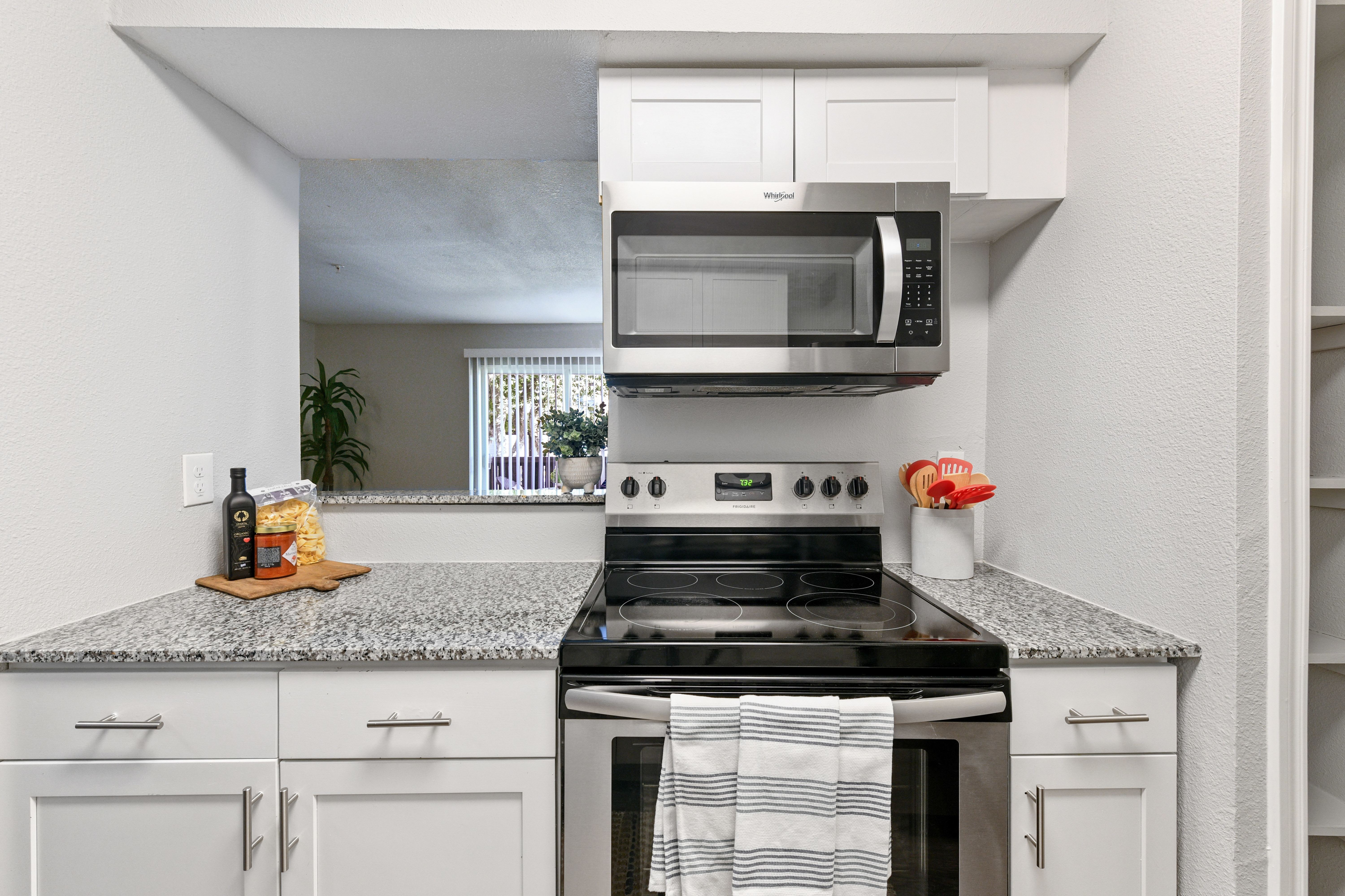 The Broadway Apartment Homes – photo 2