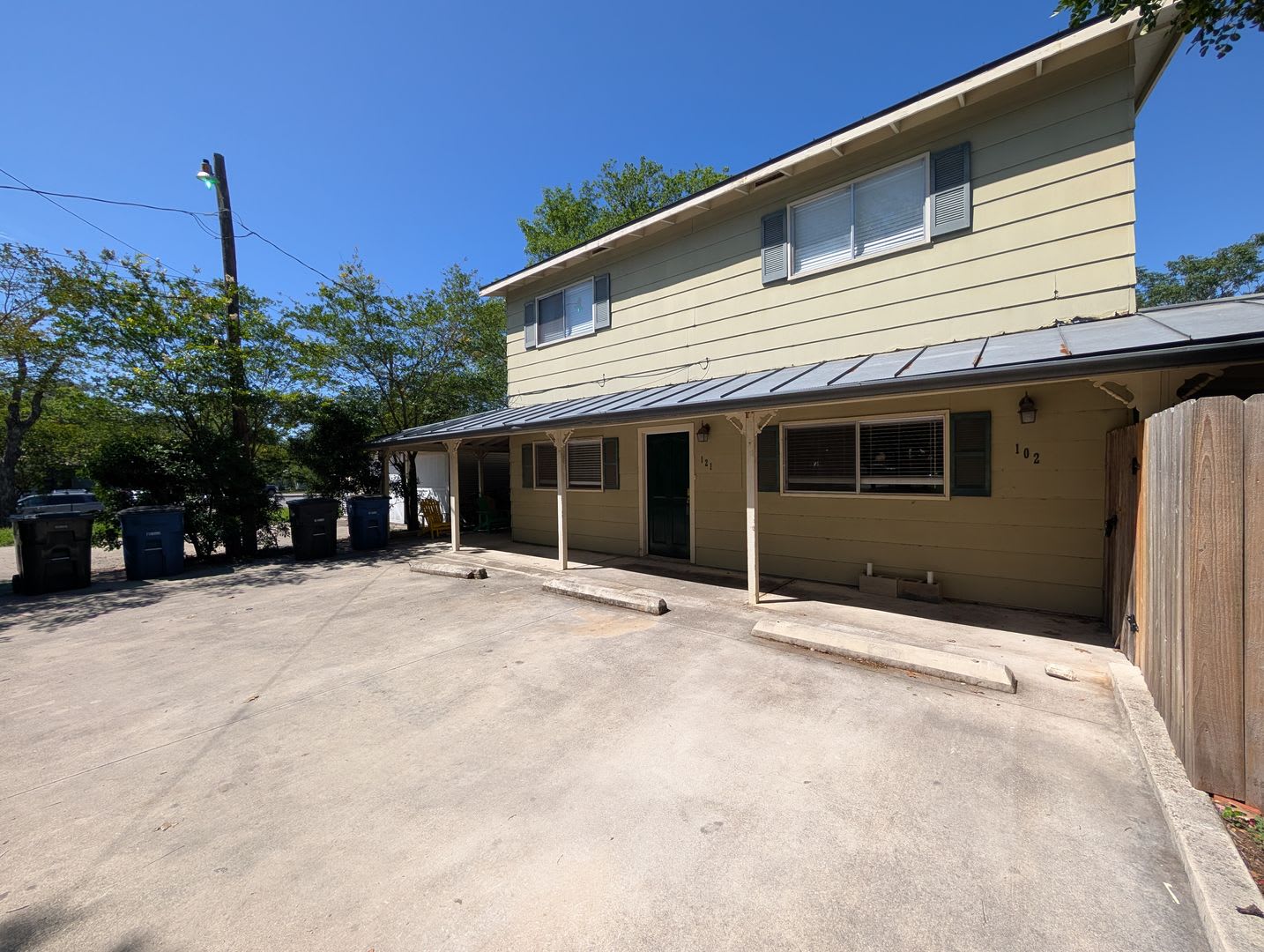 Walk To The Comal River Schlitterbahn Downtown Nb 1 1 Duplex With Courtyard Includes Fridge Washer Dryer Nbisd – photo 2