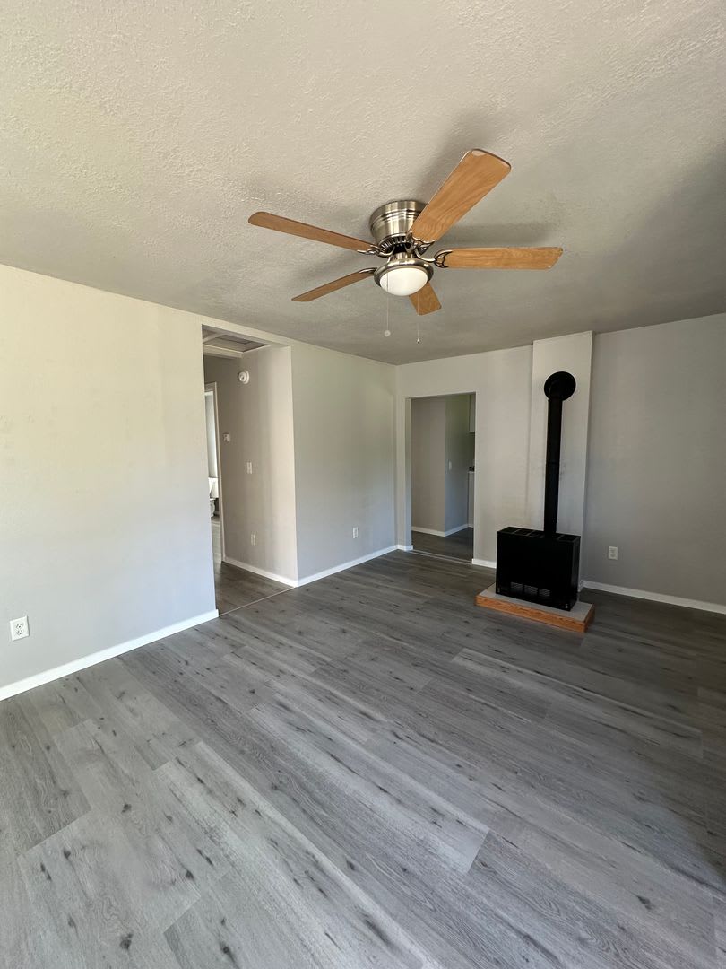 Remodeled 2 bedroom home in Myrtle Creek – photo 4