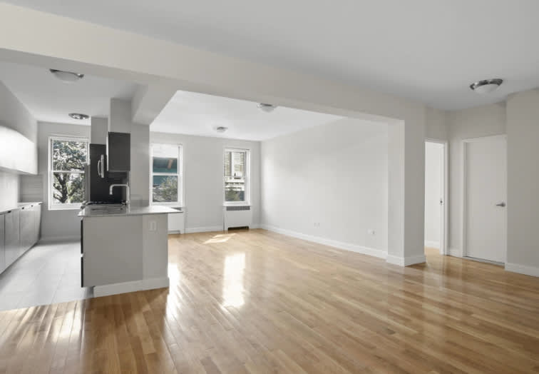 109 W 15Th St – photo 1