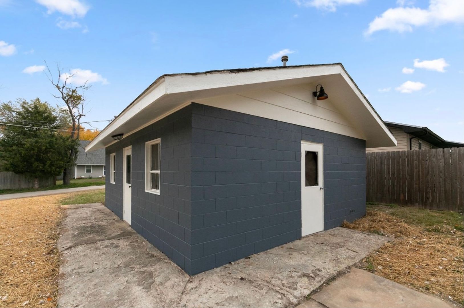 3 bed/2 bath, 1863 sqft home! 702 South 10th Ave in Ozark MO! – photo 3