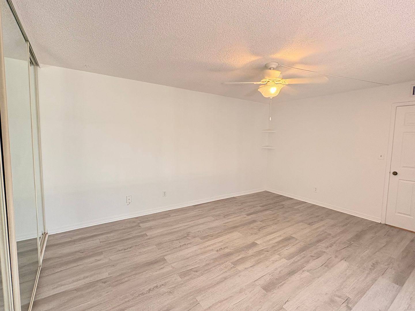 *NEWLY RENOVATED!* MUST SEE – photo 5