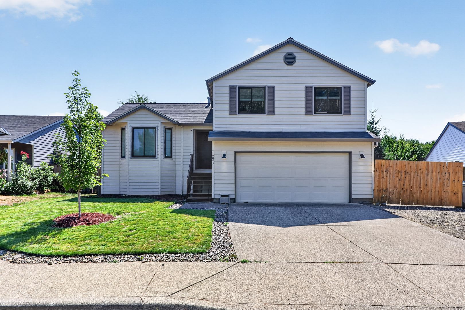 Beautifully Updated 3 Bedroom Tri Level Home In Sherwood – photo 1