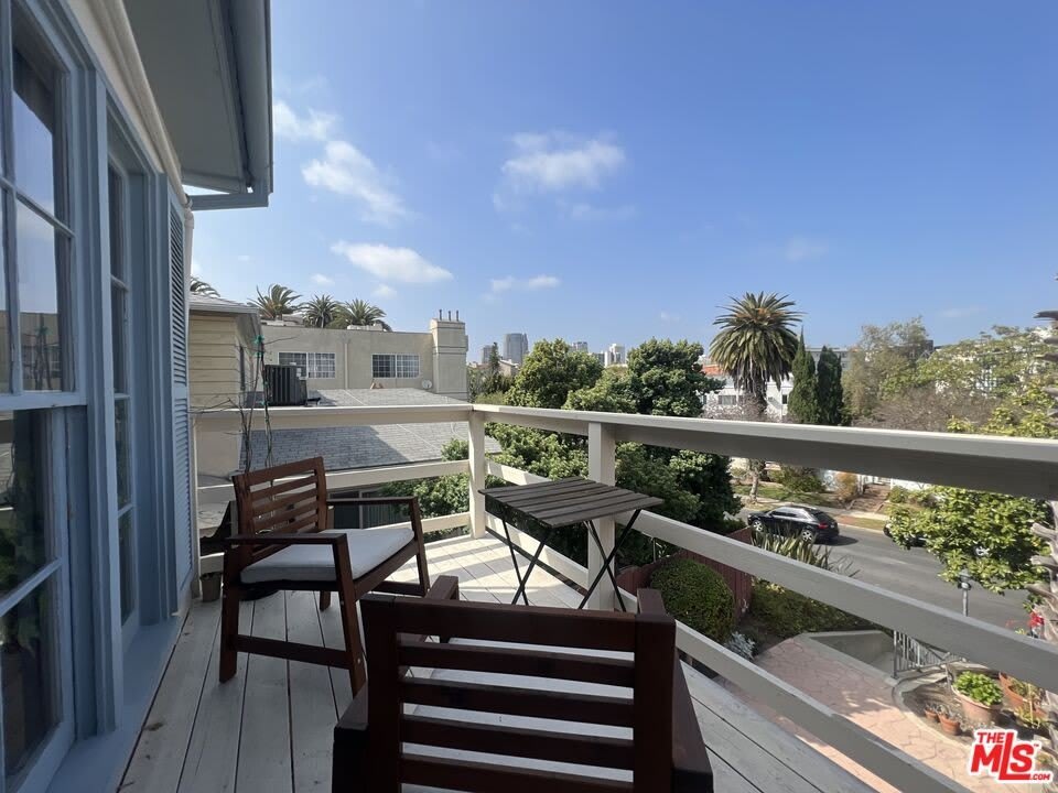 1721 Glendon Ave – photo 2