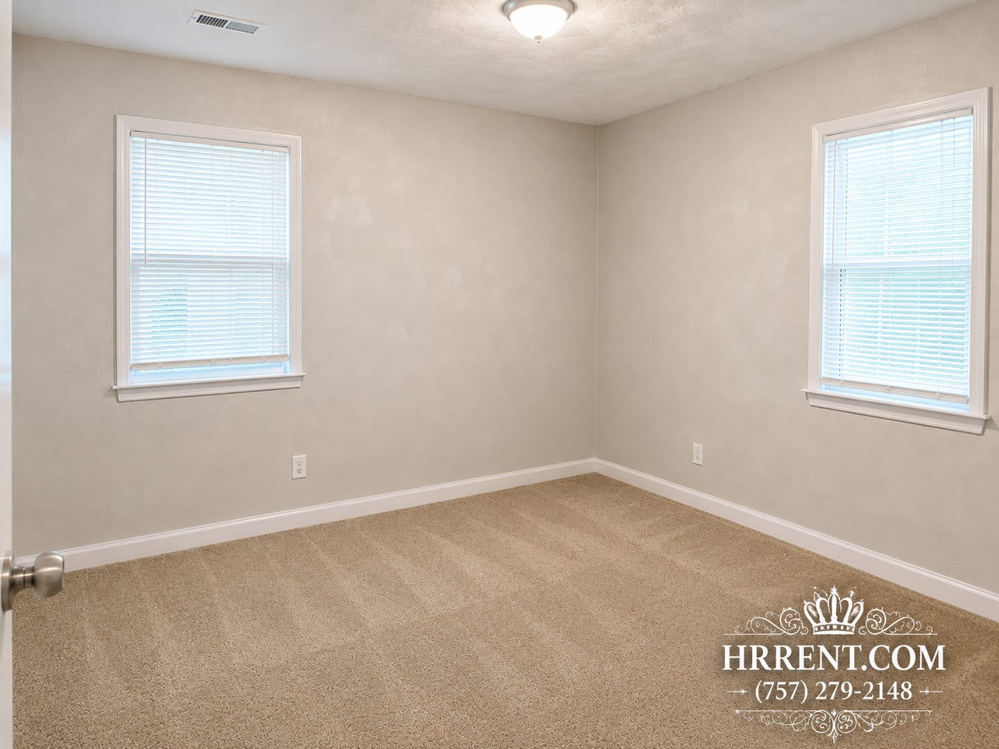 Newly Renovated 2 Bedroom 1 Bathroom Duplex Minutes away from Virginia Beach! – photo 5