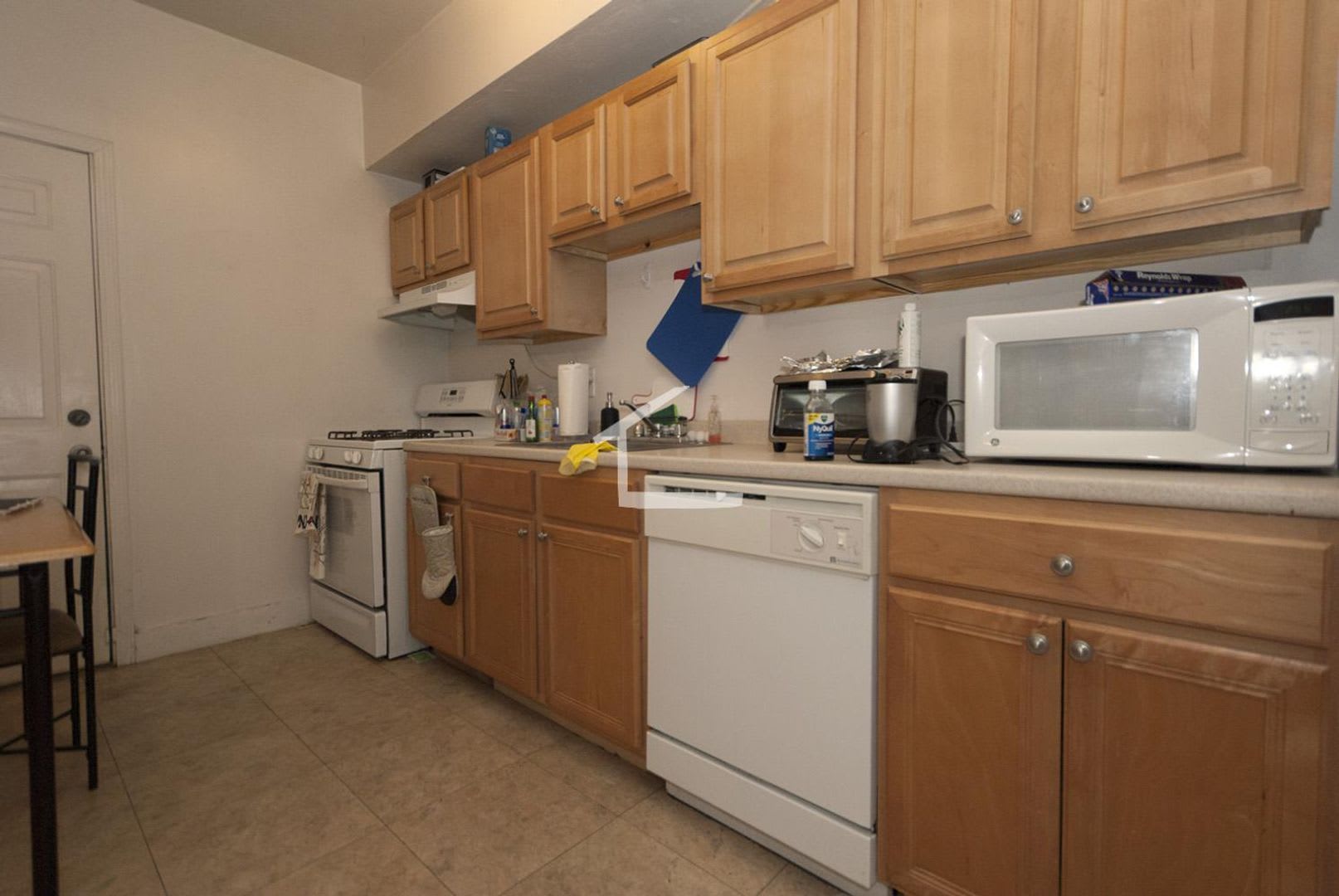 3 bed in Allston – photo 3