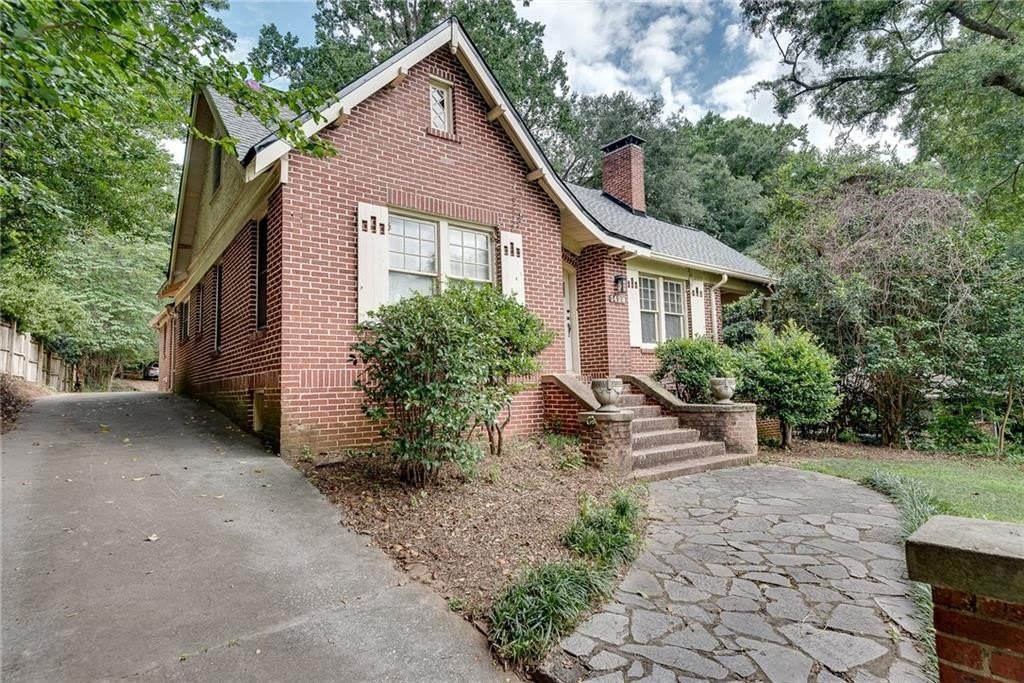 1424 Emory Road NE – photo 2