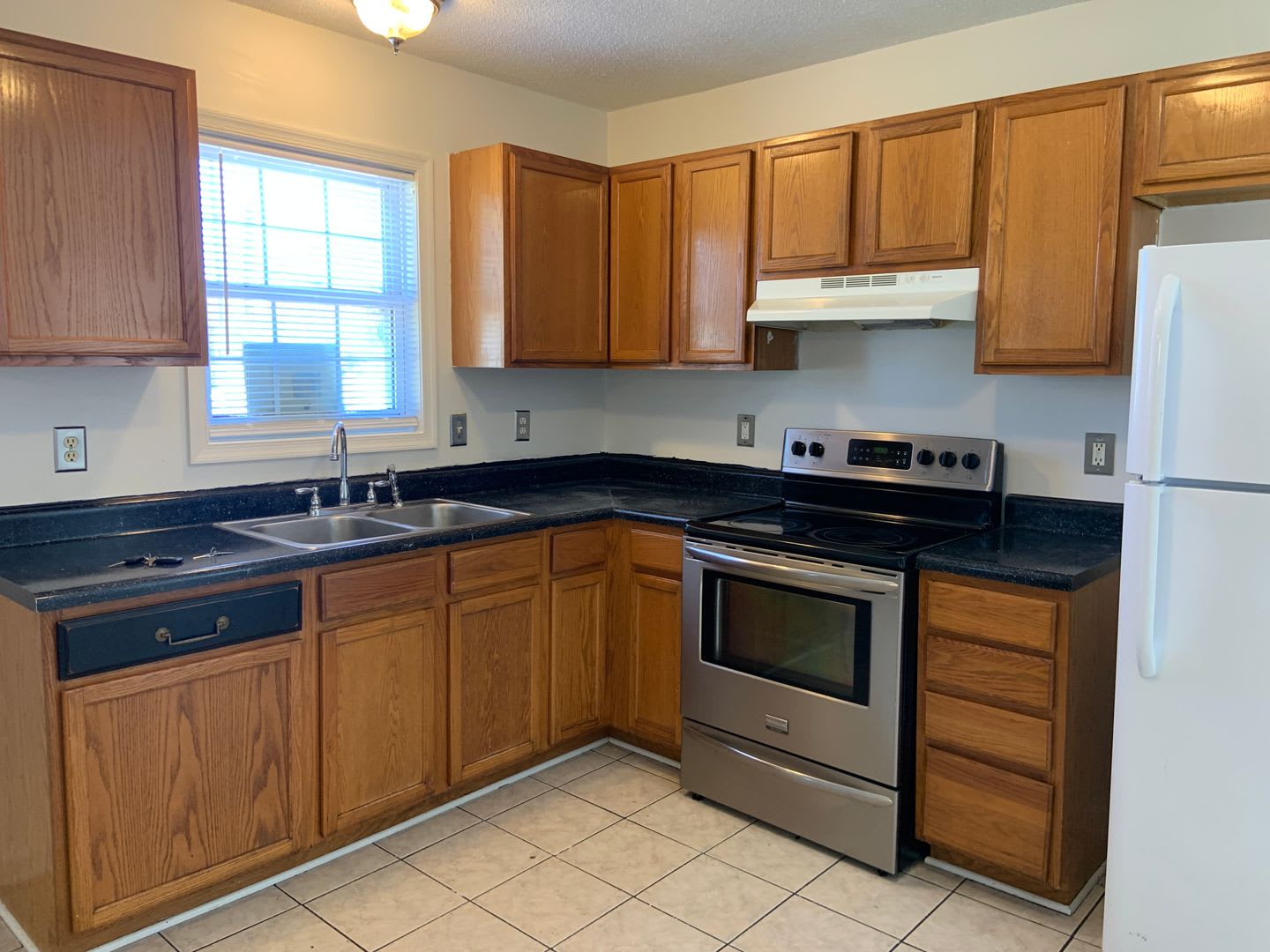 4 Bedroom Home close to HWY 421 & I40 – photo 4