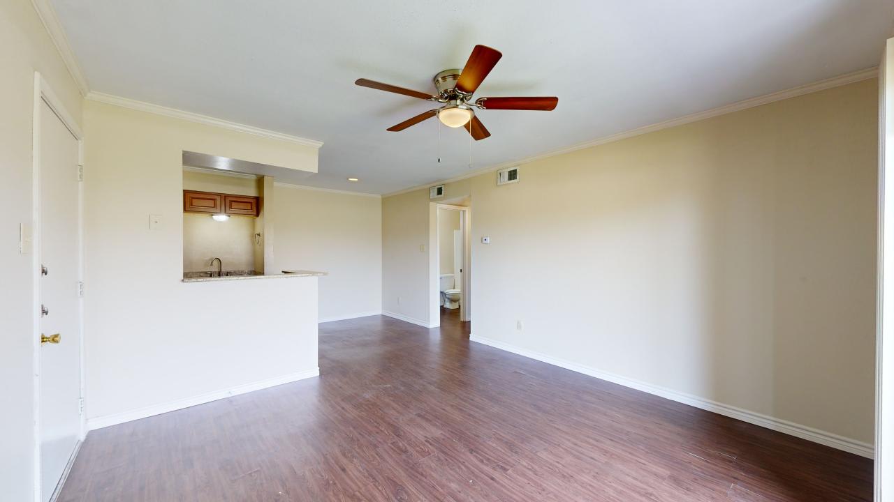 904 University Oaks Blvd Apt 3 – photo 3