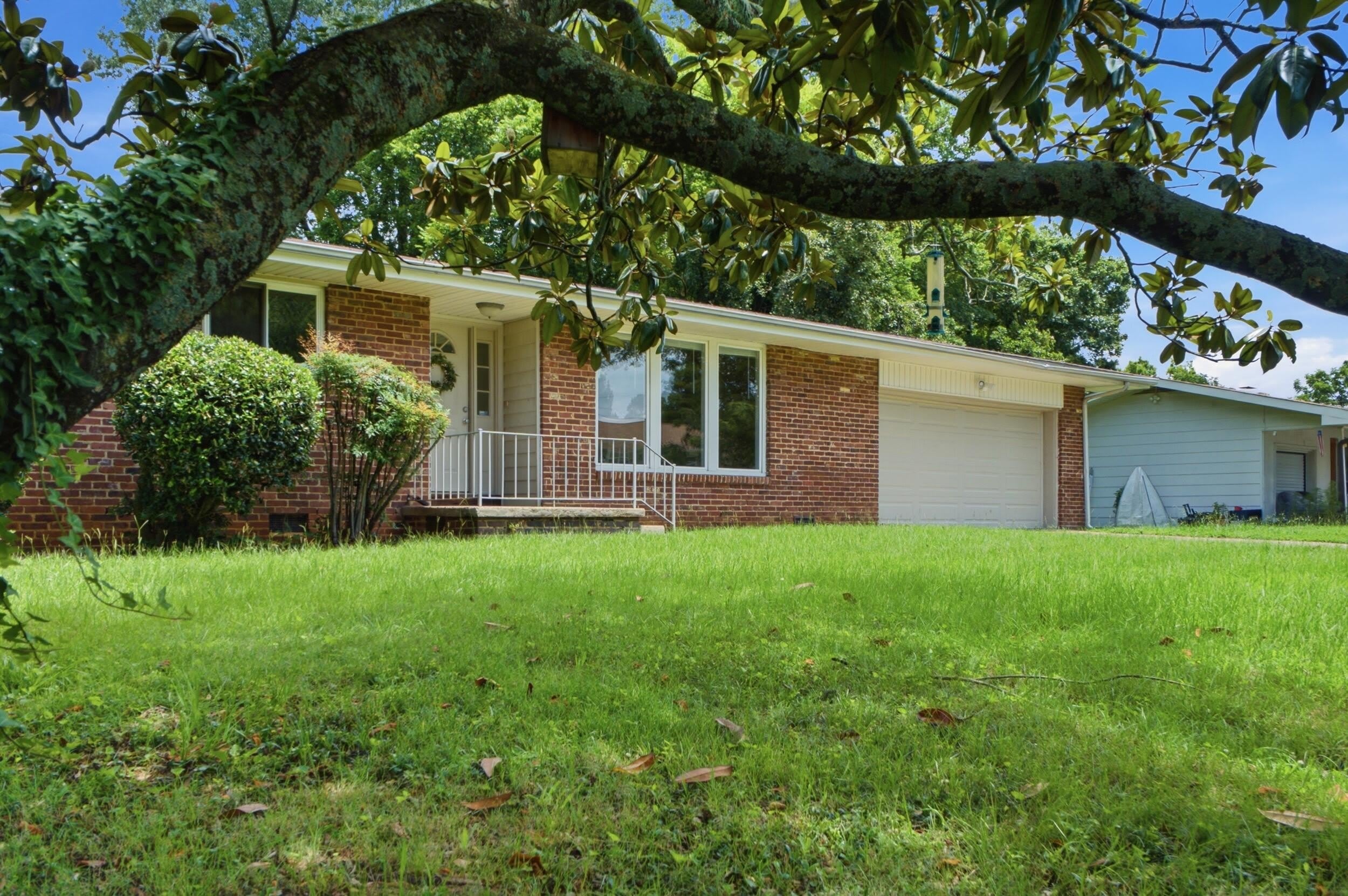 4727 Briarwood Drive – photo 2