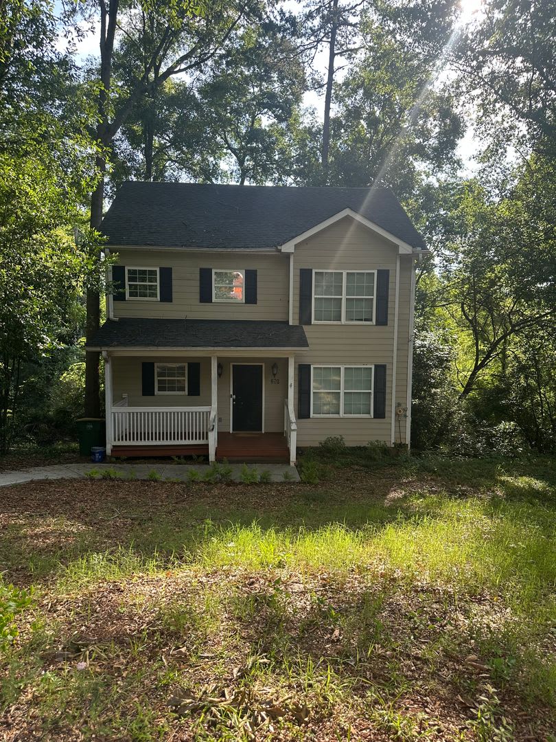 Normaltown Move In Ready Shorter Lease Terms Available – photo 1