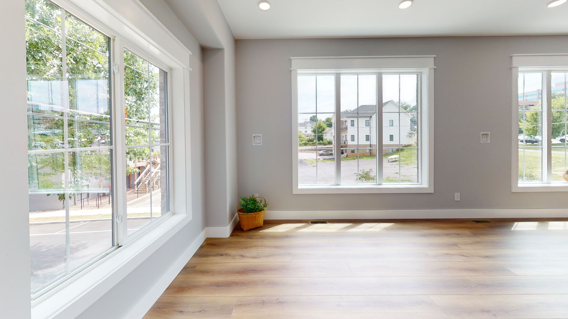 5BR/5BA Fort Sanders Townhome – photo 3