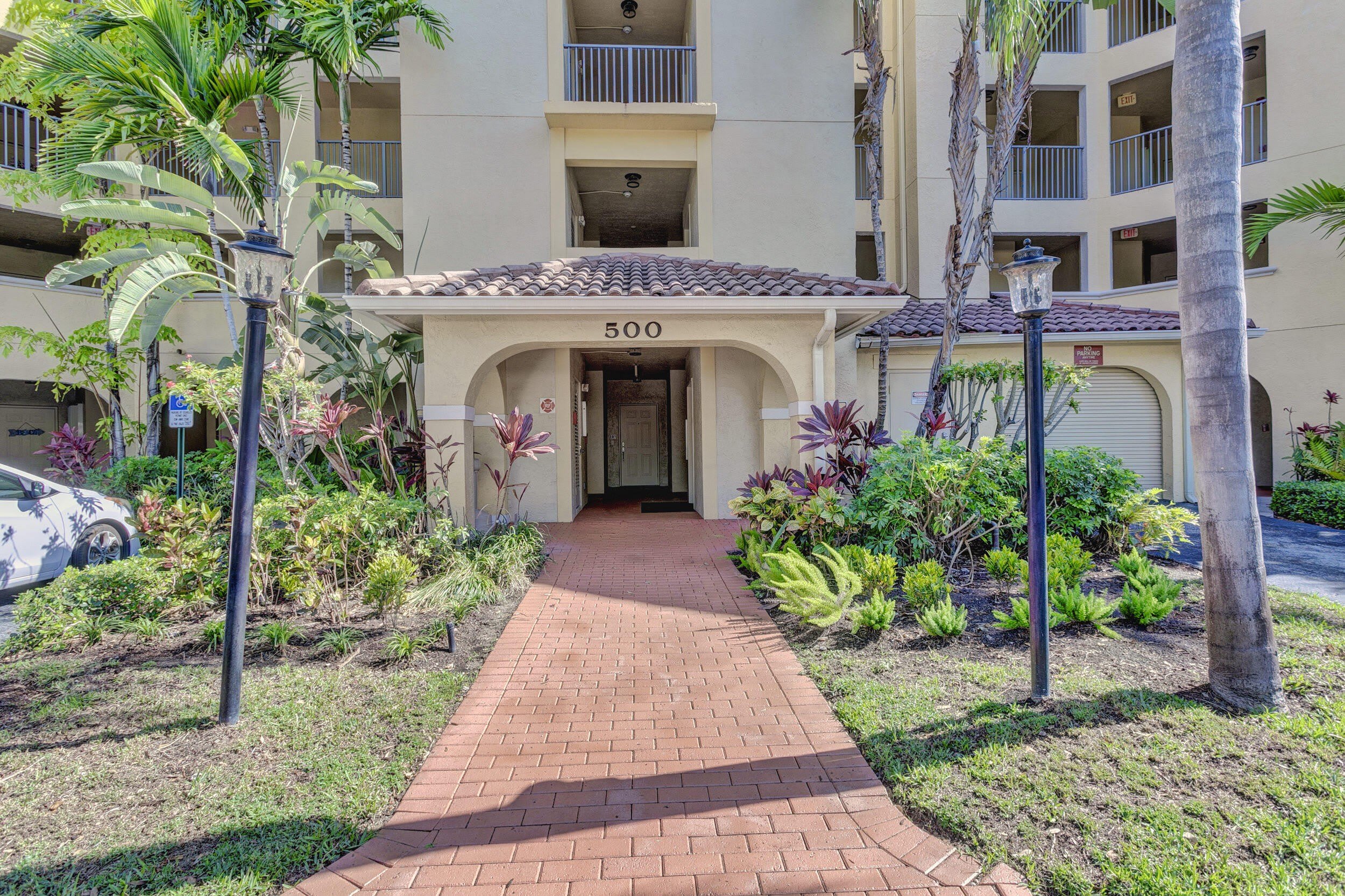 500 Uno Lago Drive – photo 4