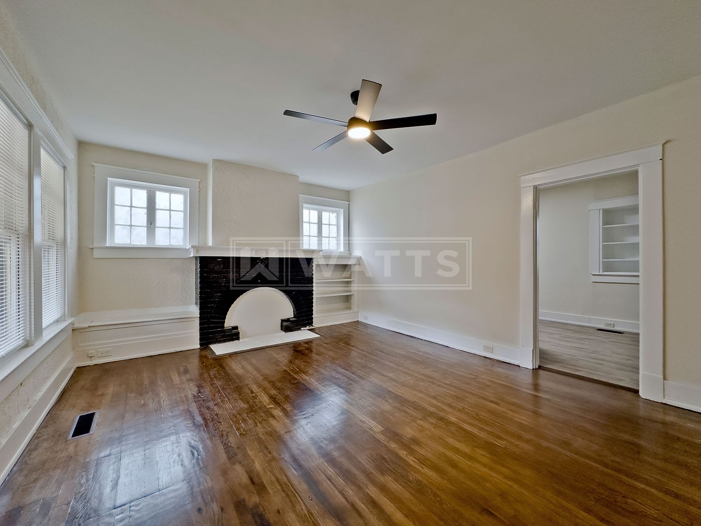 Charming 2-Bedroom Craftsman Bungalow in Woodlawn – photo 3