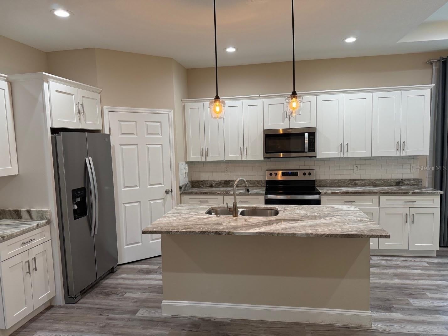 540 LINDSAY ANNE Court – photo 2