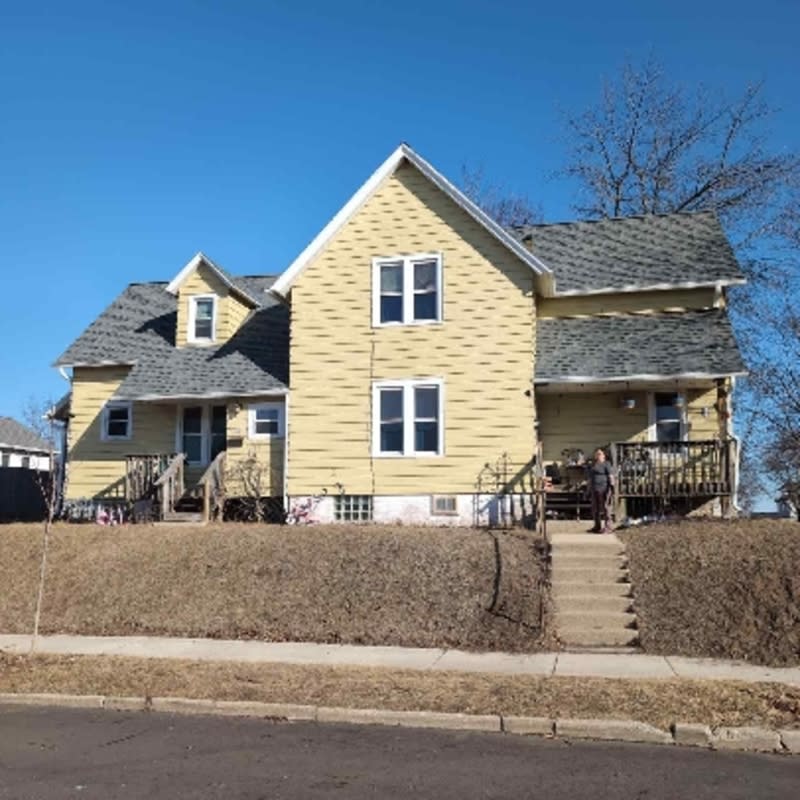 902-904 Swift Avenue – photo 1