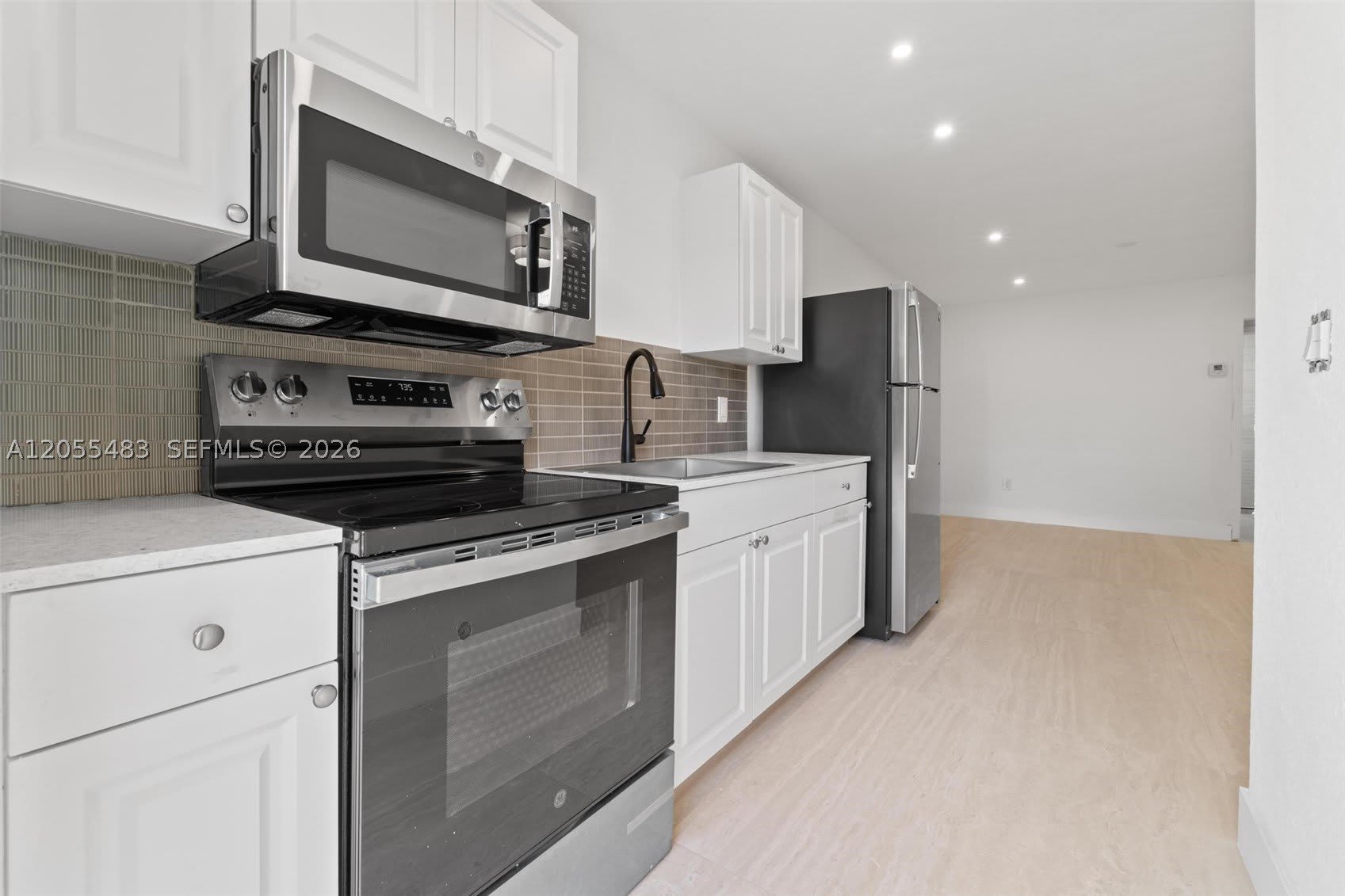 2440 Sw 3Rd St – photo 1