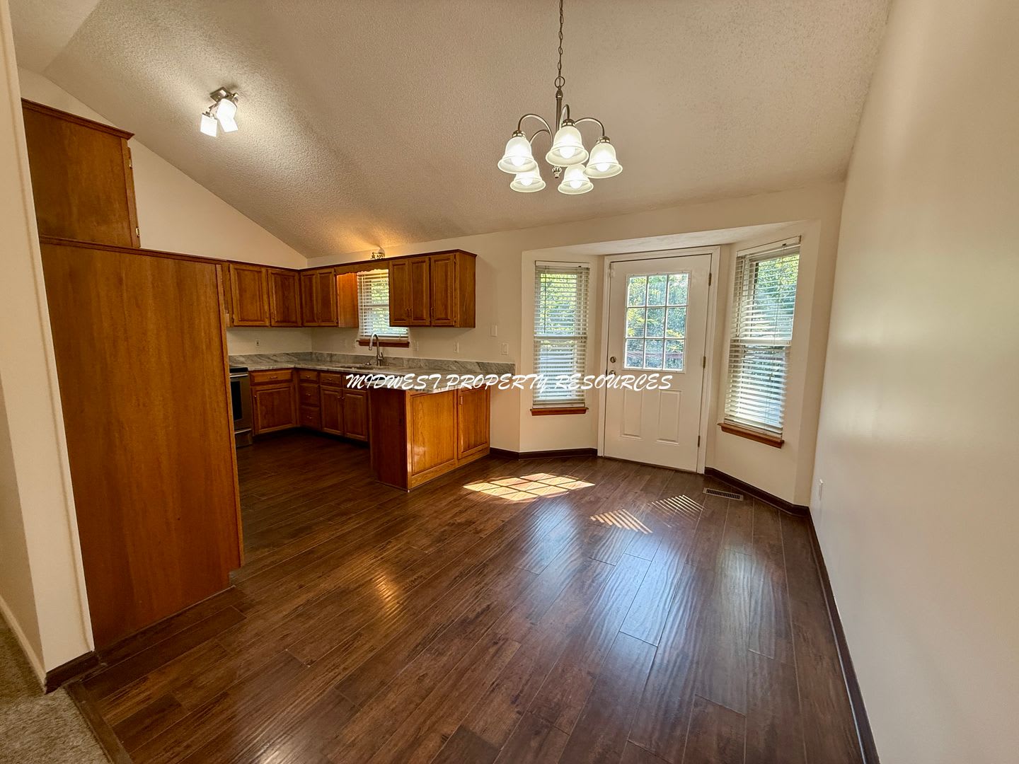Beautiful 3 Bedroom Home In Raymore – photo 4