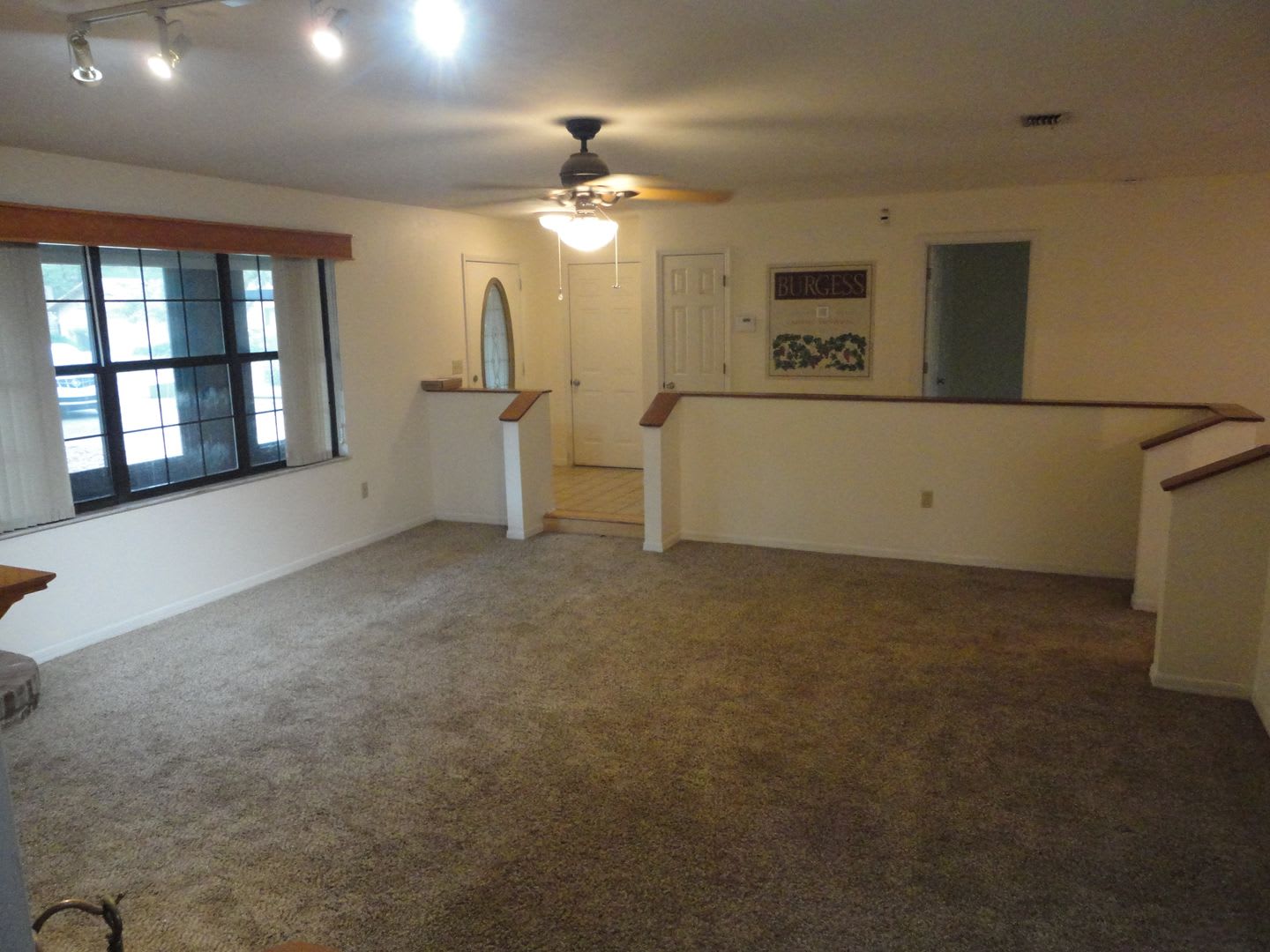 Beautiful 3-Bedroom Pool Home in The Woodlands – photo 4