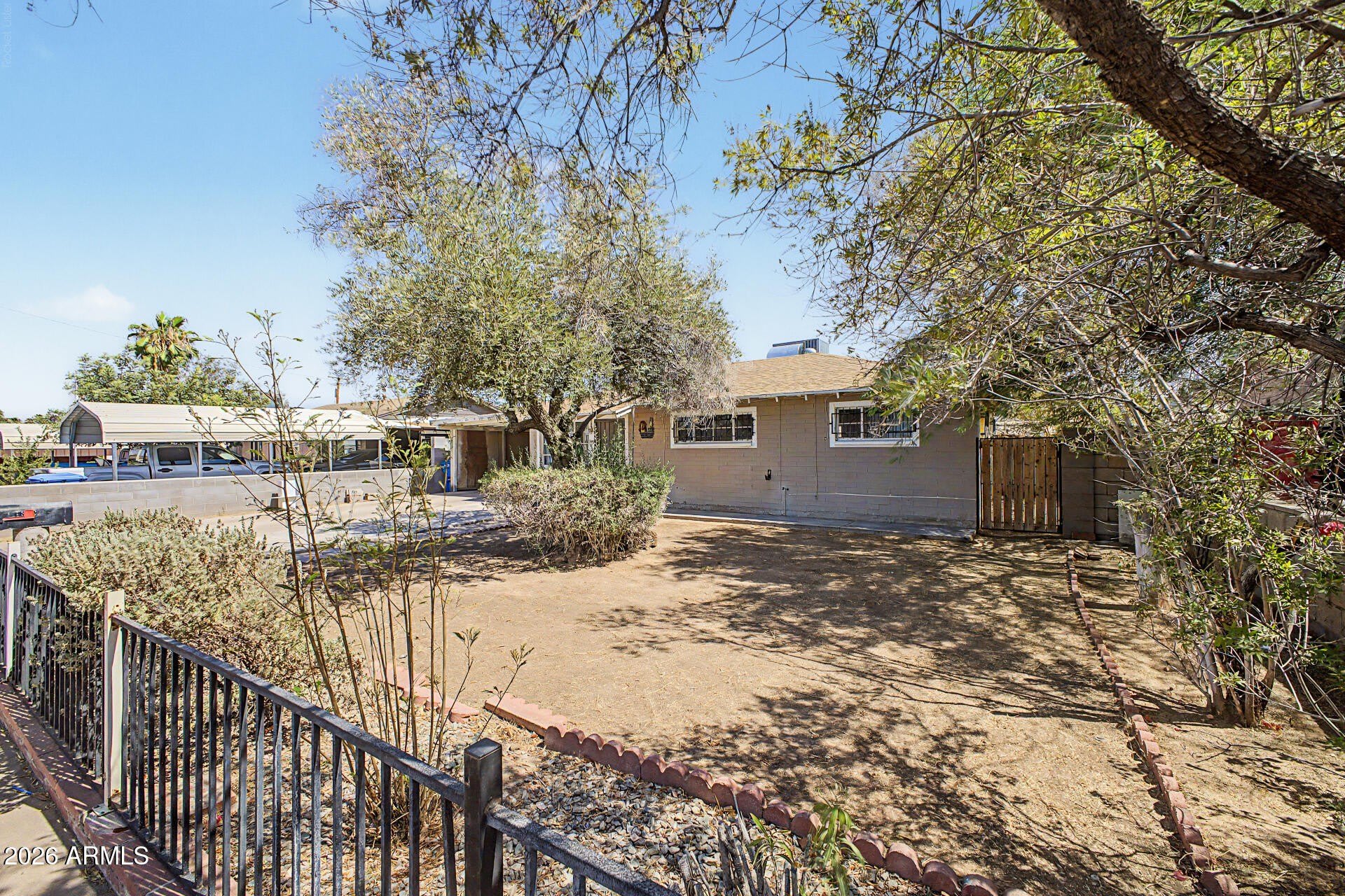 1823 E SUNLAND Avenue – photo 3