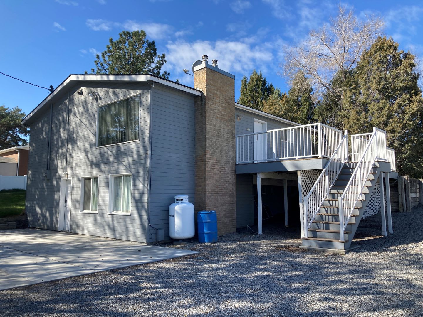 Spacious 4-Bedroom, 2-Bath Home with Daylight Basement, Large Yard & Two Fireplaces!. – photo 5