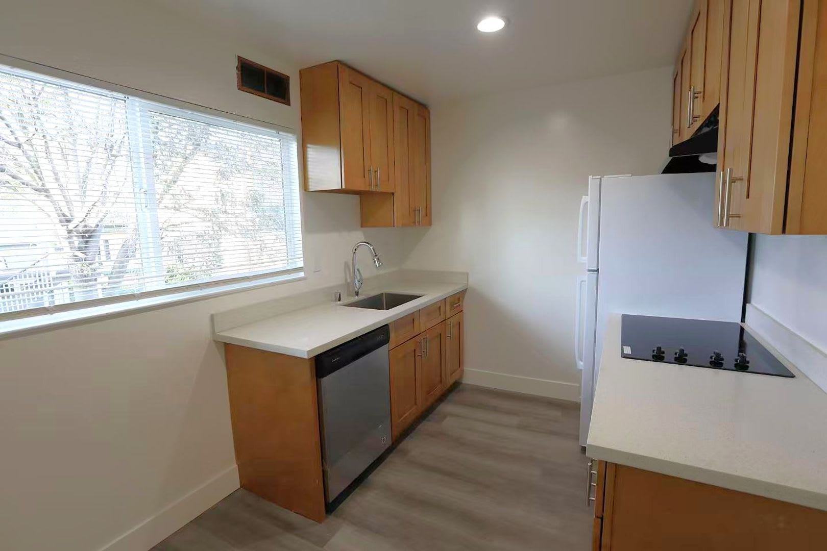 $2,395/month – Renovated 2BR/1BA in Prime Berkeley Location (Available Now) – photo 2