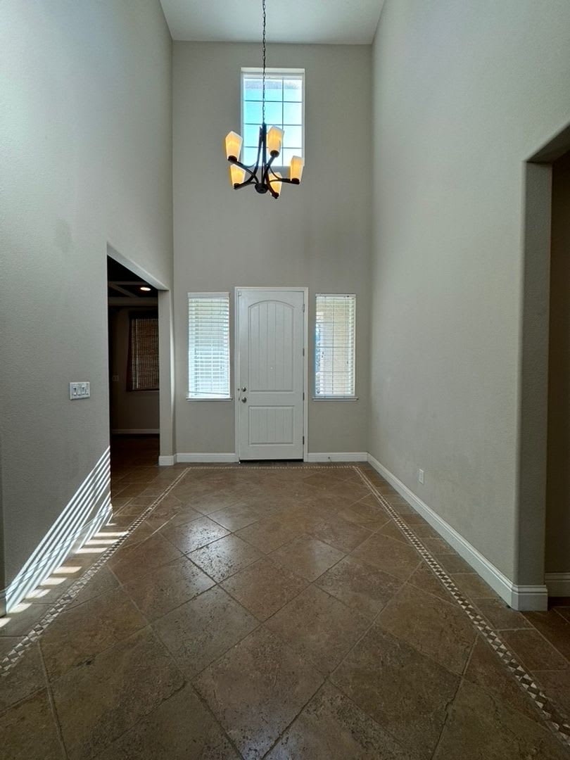 Beautiful home with 4 bedrooms and 3.5 baths located in Elk Grove. – photo 4