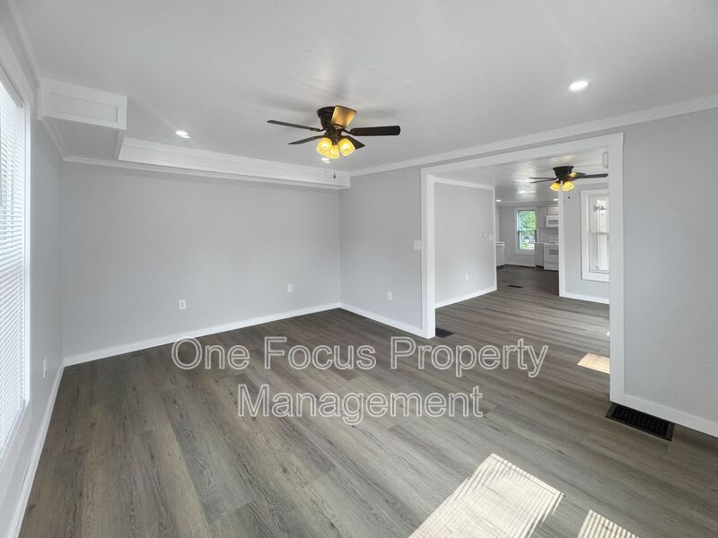 16 N Jones St – photo 5