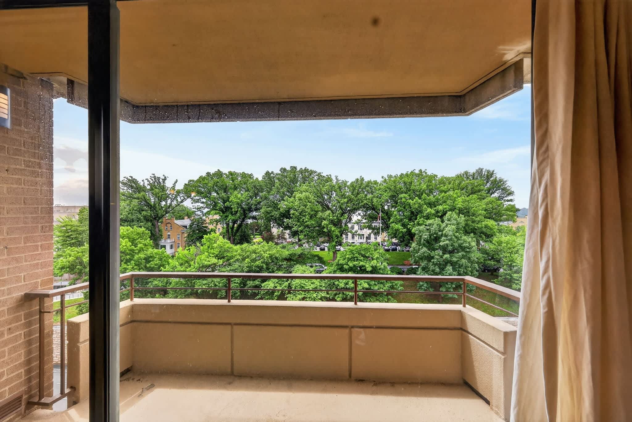 Columbia Plaza – photo 5