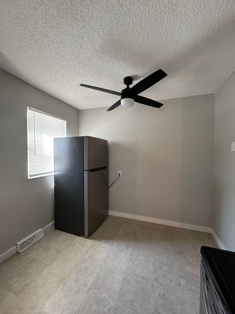 2 Bed Duplex with Bonus Room & Garage – photo 5