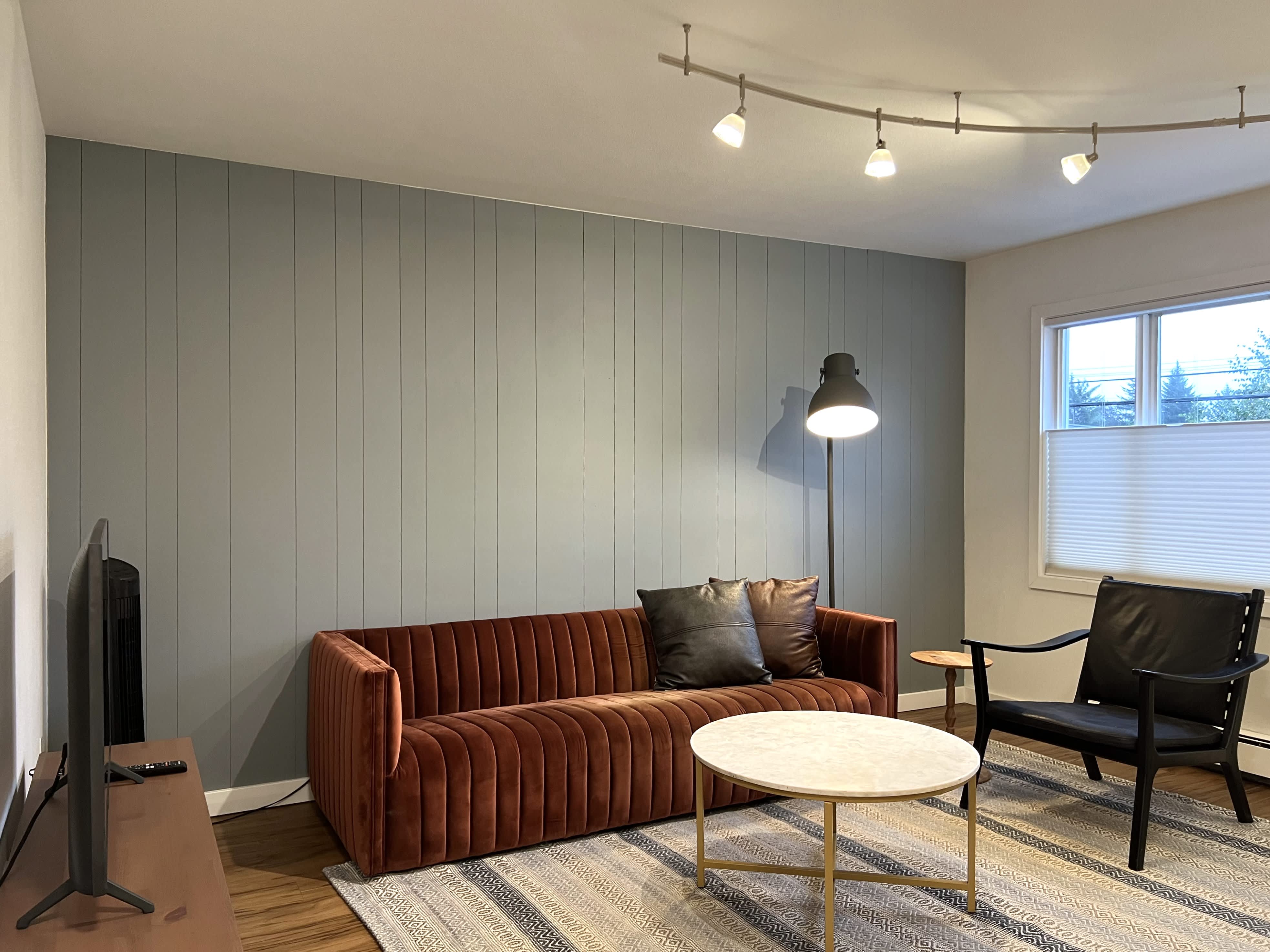 350 Irwin St – photo 3