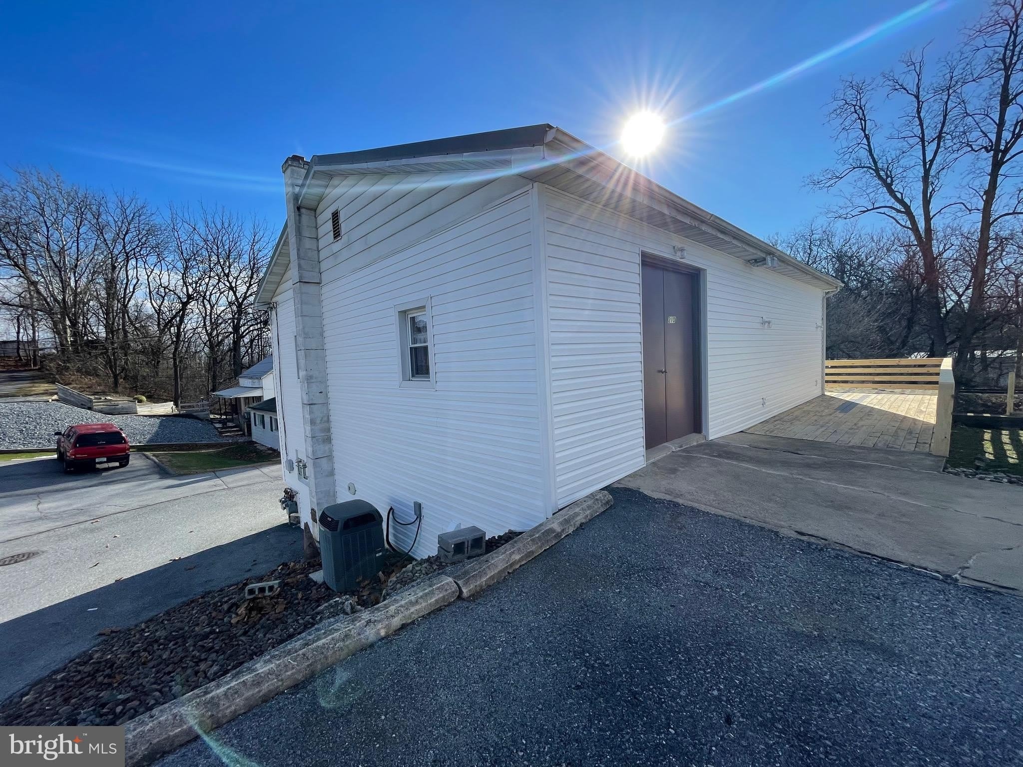 210 N CENTRE Avenue – photo 3