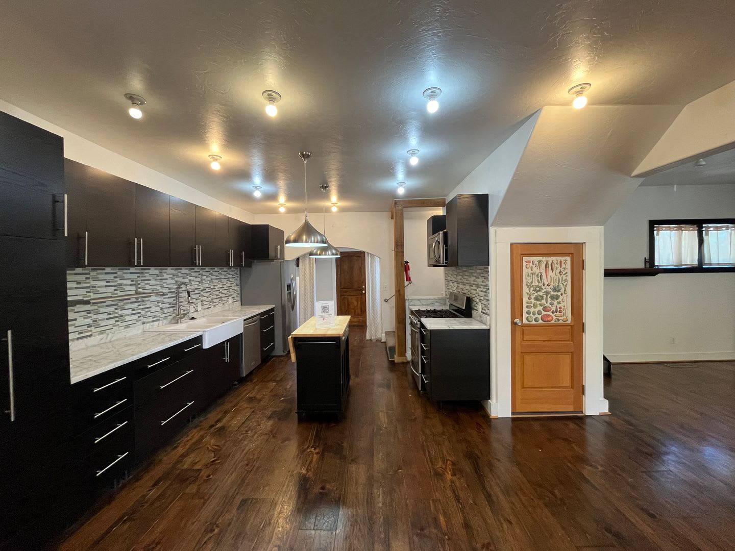 217 Nw 22. 3 bed. 2 bath, 1 car garage w/ storage – photo 2