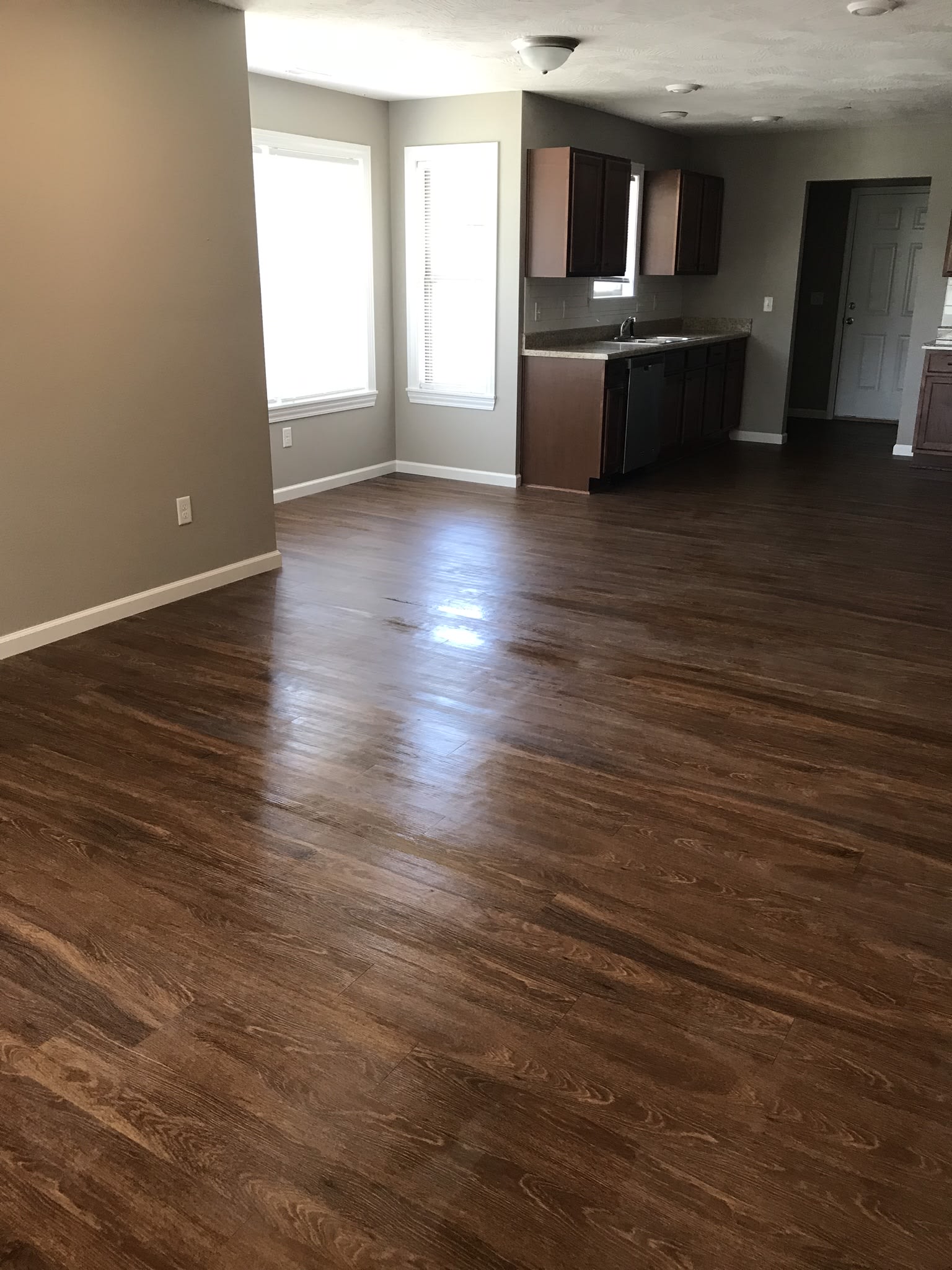 701 E. Dale – photo 2