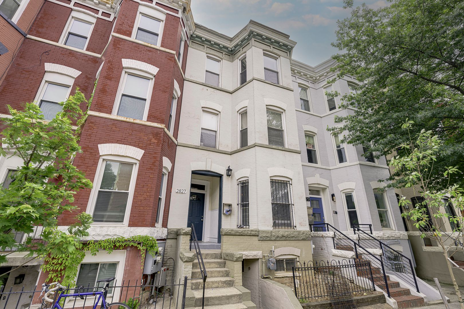 Large 6 BR 4.5 Bath Townhome in Columbia Heights – photo 2