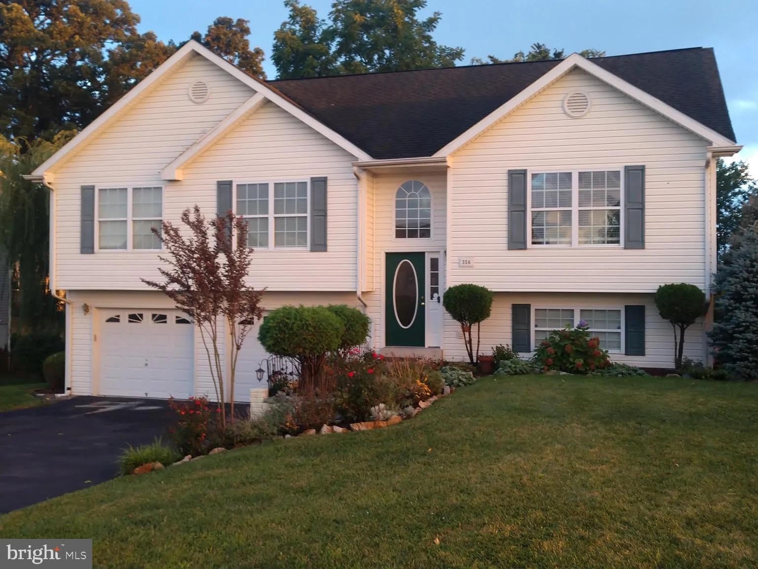 356 OAK LEE Drive – photo 2