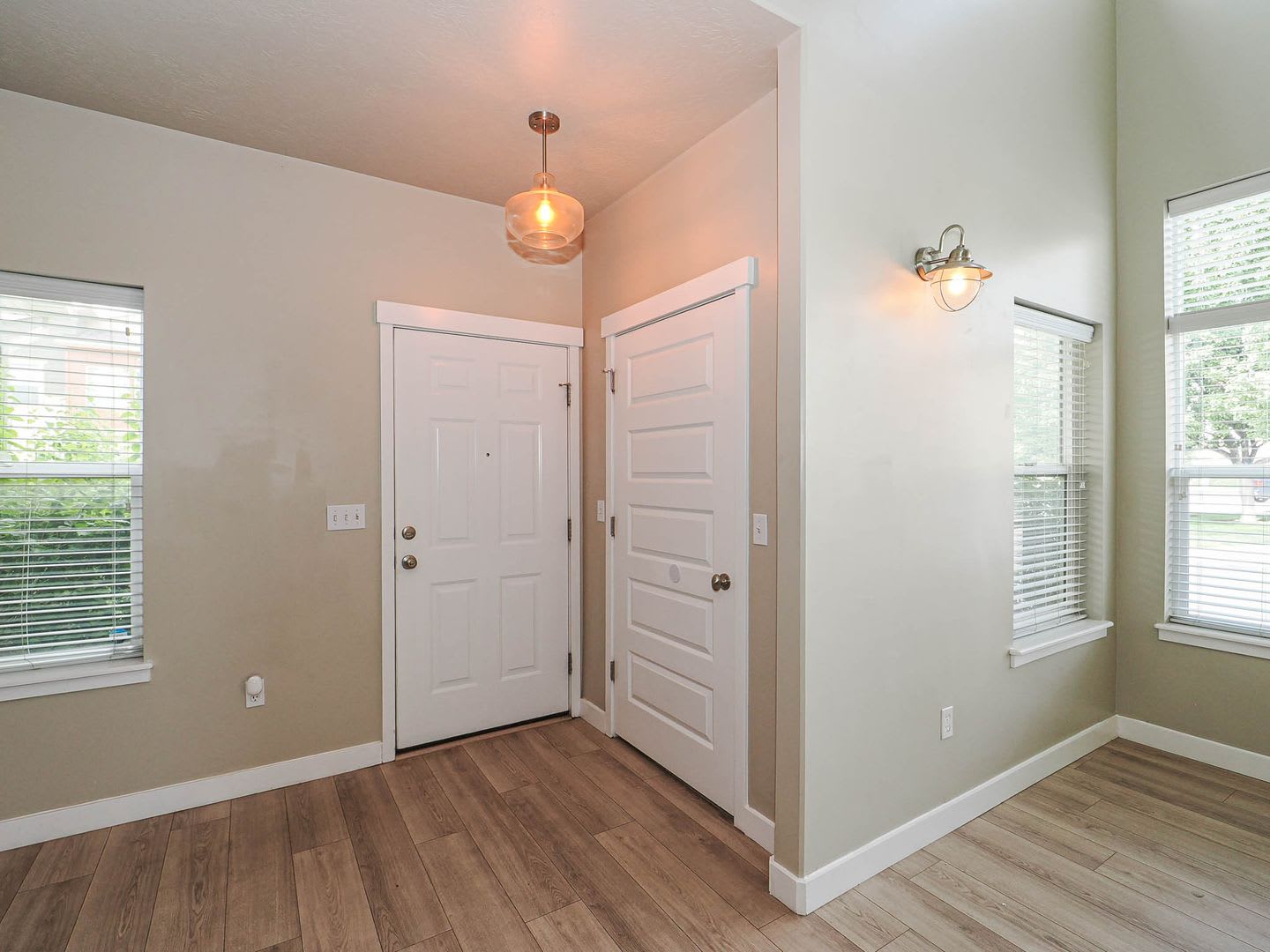 Awesome Townhome End-unit in South Jordan – photo 4