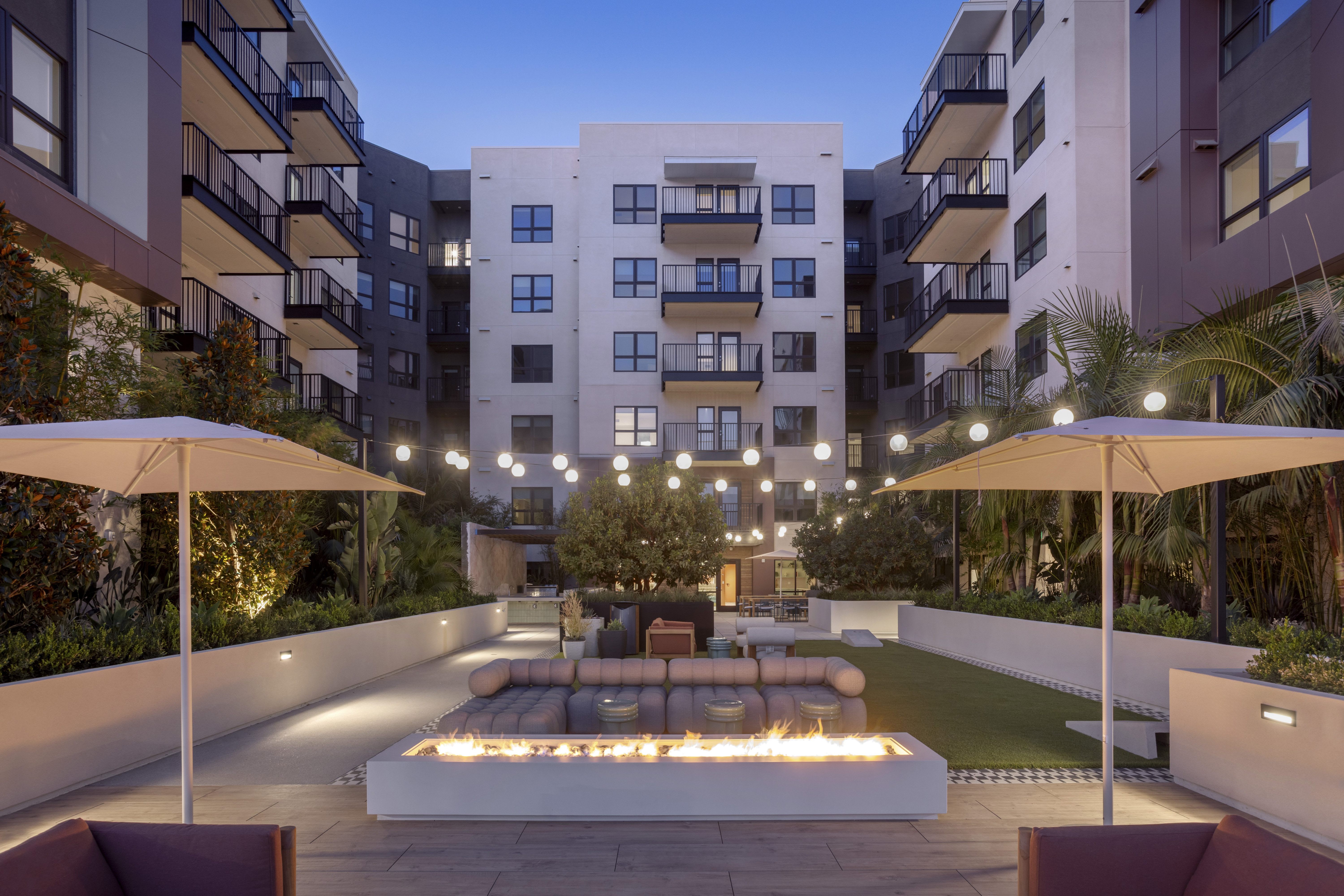 Intro Burbank – photo 1