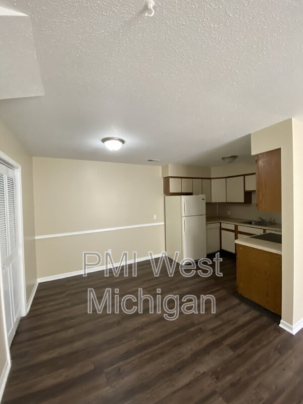 6065 In The Pines Dr SE – photo 3