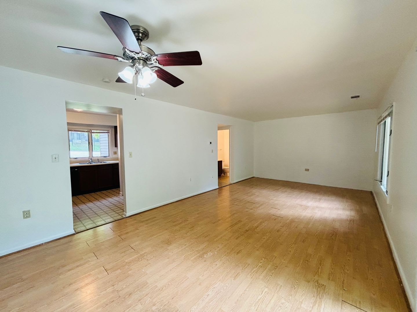 3 Bedroom 2.5 Bath Townhouse – photo 3