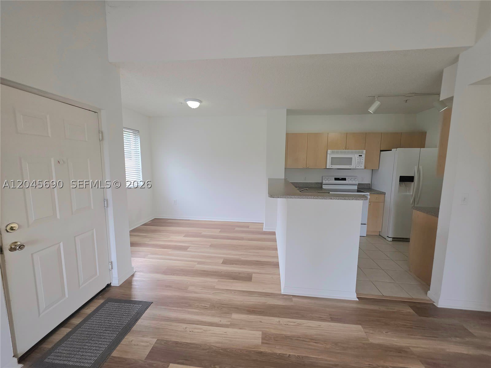 8070 N Nob Hill Rd – photo 4