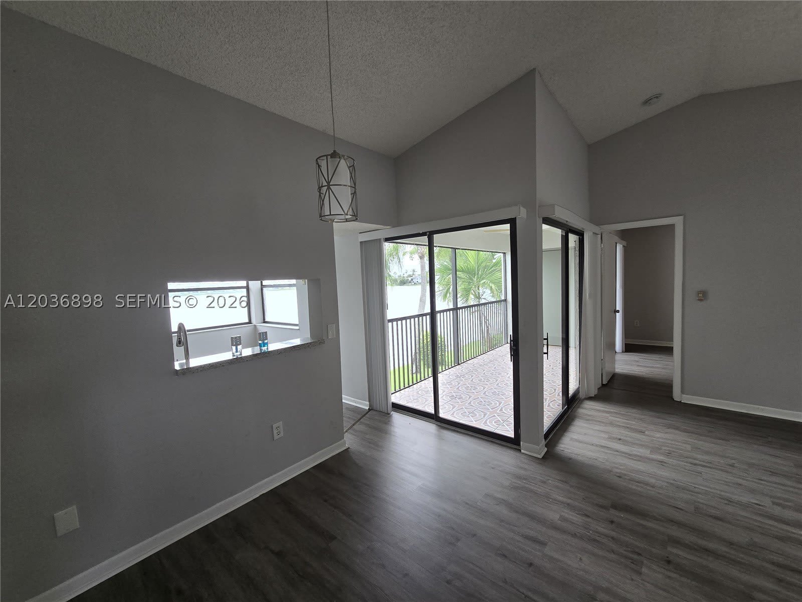 1024 S Independence Dr – photo 2