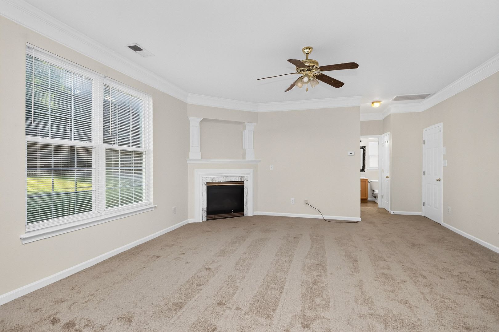 Beautiful Four Bedroom in Crismark Community! – photo 4